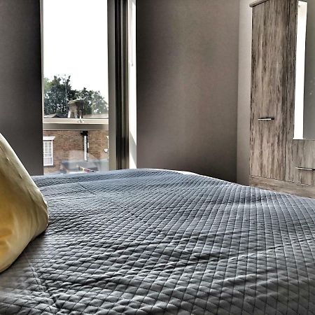 Luxury 2 Bed 2 Bath Apartment 18 Mins From Central London - Sleeps 6 Watford  Exteriér fotografie