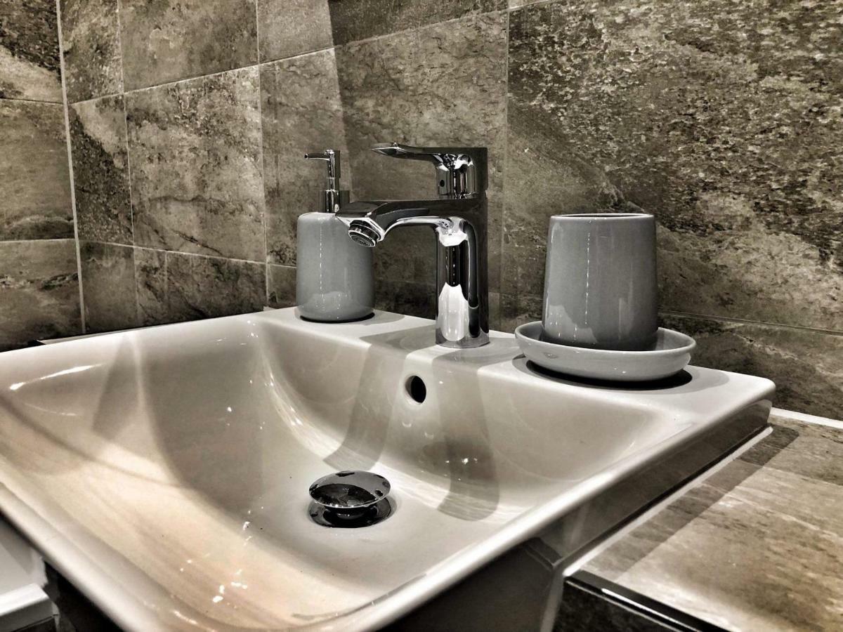 Luxury 2 Bed 2 Bath Apartment 18 Mins From Central London - Sleeps 6 Watford  Exteriér fotografie