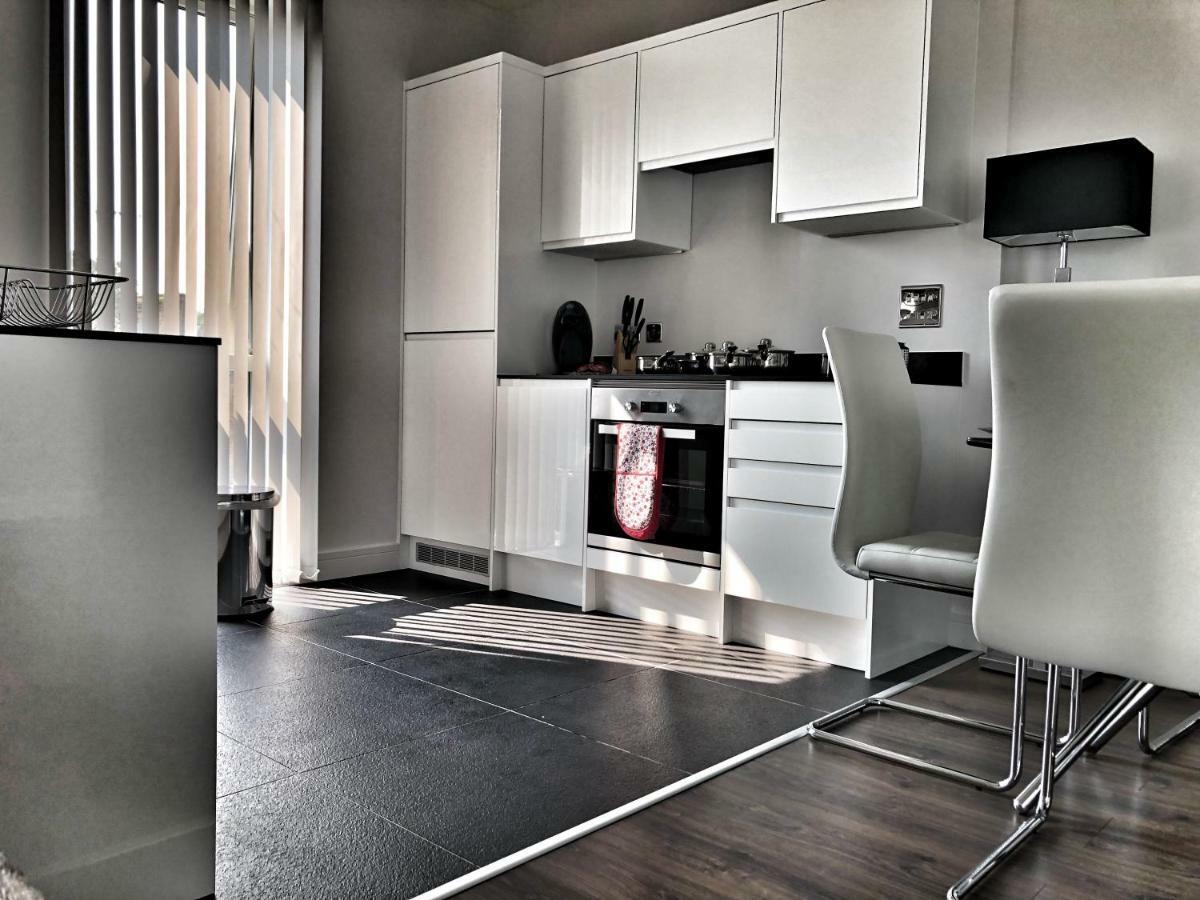 Luxury 2 Bed 2 Bath Apartment 18 Mins From Central London - Sleeps 6 Watford  Exteriér fotografie